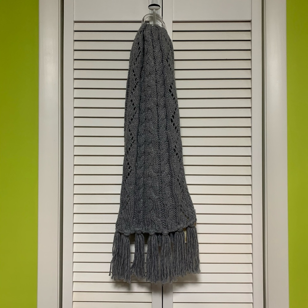 Michael Kors NWT grey knit scarf - Picture 3 of 5